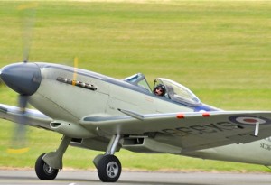 Version navalisée du célèbre Spitfire. Il est ici piloté par Anna Walker au Salon du Bourget 2011.